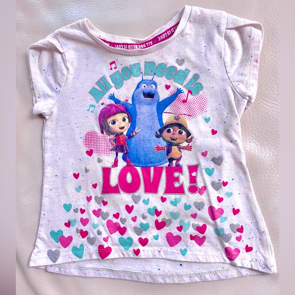 5/$20💥Beat Bugs 'All You Need Is Love' Hearts High-Low Tee, Silver Glitter